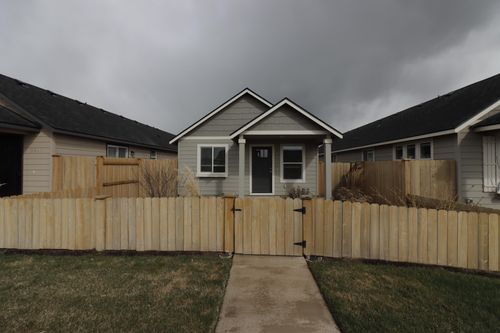 3288 Nw 10th Street, Redmond, OR, 97756 | Card Image