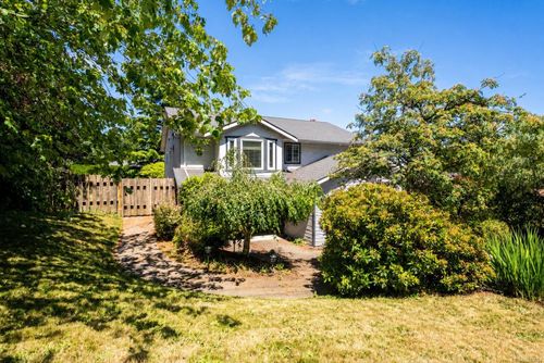 2162 Stelly'S Cross Rd, Central Saanich, BC, V8M1M3 | Card Image