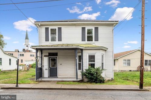 309 N Lawrence St, CHARLES TOWN, WV, 25414-1515 | Card Image