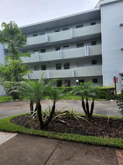 e415-1351 Ne 191st St, Miami, FL, 33179-6100 | Card Image