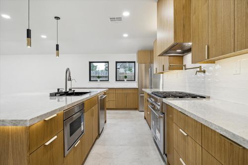 1423 Mapleton Dr, Houston, TX, 77043-4118 | Card Image