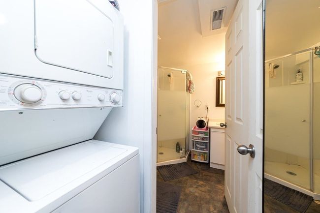 320 Holmes St, House other with 5 bedrooms, 2 bathrooms and null parking in New Westminster BC | Image 9