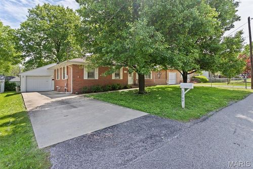 2709 Greenwood Lane, Godfrey, IL, 62035 | Card Image