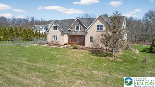 210 Sonny Dr, Wind Gap, PA, 18091-9017 | Card Image