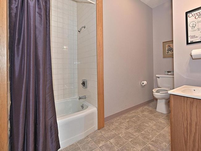 Bathroom East Wing | Image 7