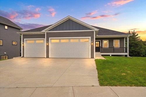 482 Westwood, River Falls, WI, 54022 | Card Image