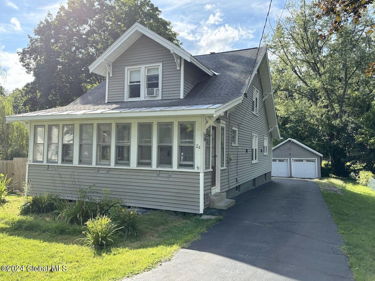 Willow St, Guilderland, NY 12084