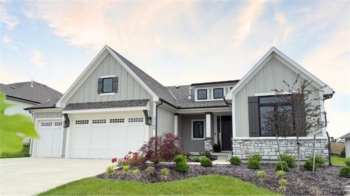 22109 W 80th Ter, Shawnee, KS, 66220-2521 | Card Image