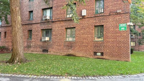 ma-1686 Metropolitan Ave, Bronx, NY, 10462-6951 | Card Image