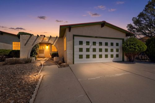 857 Camino Consuelo, Santa Fe, NM, 87507-5034 | Card Image
