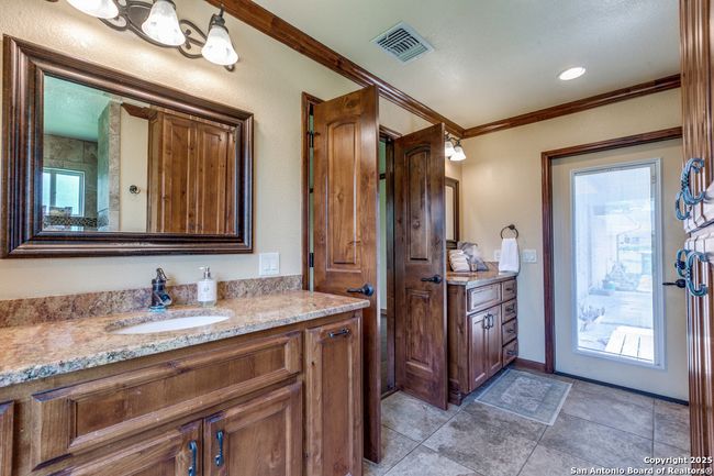 10615 Bar X Trl, House other with 3 bedrooms, 2 bathrooms and null parking in Helotes TX | Image 13