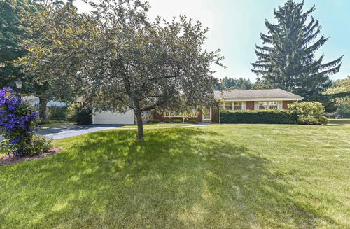 18571 W Hillcrest Dr, New Berlin, WI, 53146 | Card Image