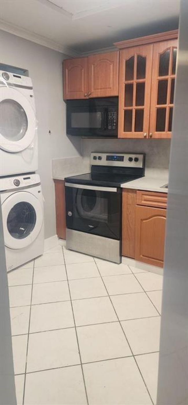 APT-110 - 8020 Colony Cir N, Condo with 2 bedrooms, 2 bathrooms and null parking in Tamarac FL | Image 8