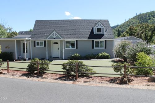 284 N 1st Ave, Gold Hill, OR, 97525-0219 | Card Image