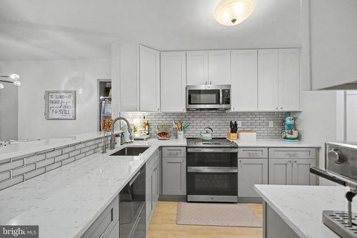 1054 Warwick Ct, STERLING, VA, 20164-4917 | Card Image