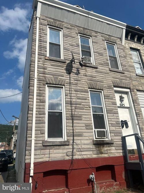 645 N 10th St, READING, PA, 19604-2603 | Card Image