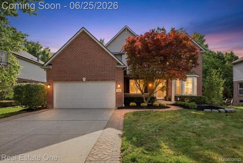 3465 Everett Dr, Rochester Hills, MI, 48307-5072 | Card Image