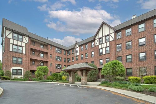 i3-246 Bronxville Road, Yonkers, NY, 10708 | Card Image