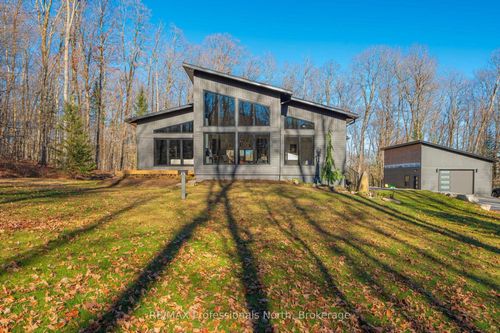 3777 Glamorgan Rd, Haliburton, ON, K0M1S0 | Card Image