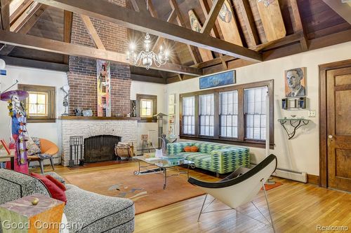 19 Oakdale Blvd, Pleasant Ridge, MI, 48069-1029 | Card Image