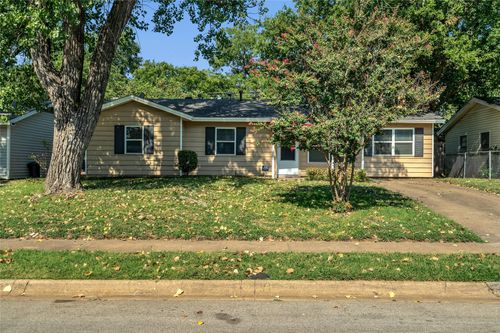 815 Milam Dr, Euless, TX, 76039-3206 | Card Image