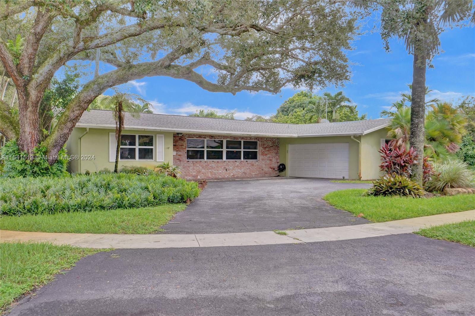 6th Ct, Plantation, FL 33317