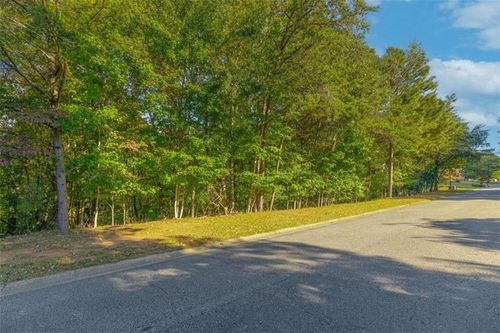 6060 Rockingham Way, Gainesville, GA, 30506-6933 | Card Image