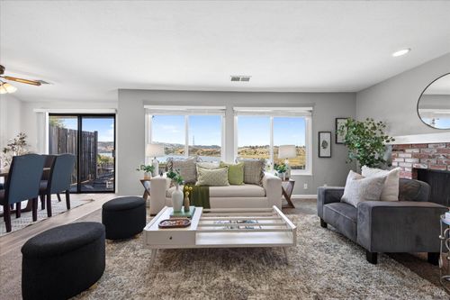 1528 London Circle, Benicia, CA, 94510 | Card Image