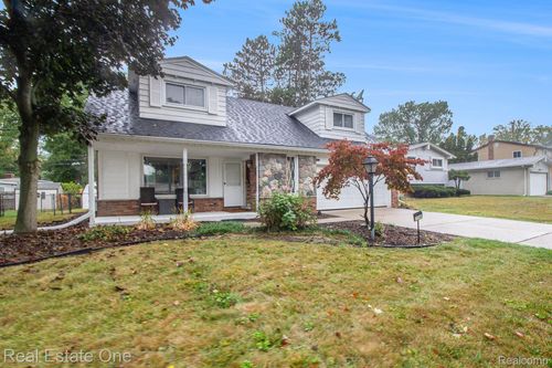 27249 Nantucket Dr, Southfield, MI, 48076-4804 | Card Image