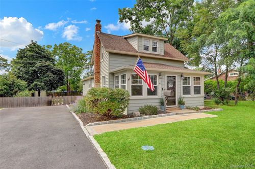 94 Chapel Ave, East Patchogue, NY, 11772-5791 | Card Image