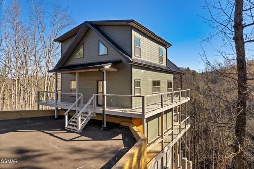 3138 Stepping Stone Dr, Sevierville, TN, 37862-8613 | Card Image