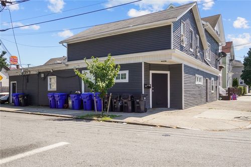44 West Ave, Pawtucket, RI, 02860-3924 | Card Image