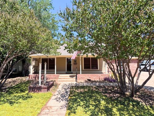 902 W Pearl St, Granbury, TX, 76048-2052 | Card Image