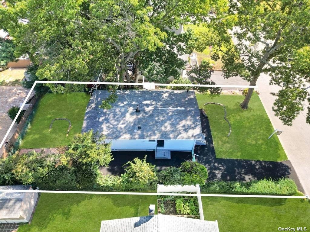 21st St, Deer Park, NY 11729