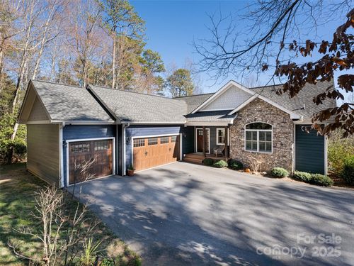 234 Andrews Rd, Zirconia, NC, 28790-7841 | Card Image