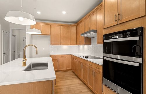 410-320 Martins Lndg, North Reading, MA, 01864 | Card Image