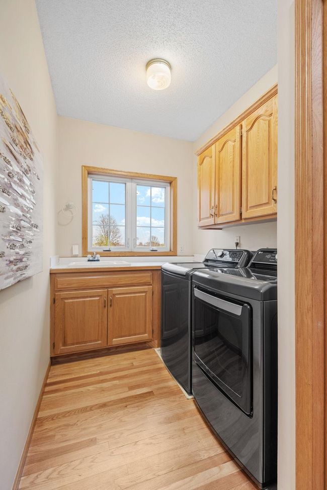 Main floor laundry | Image 37