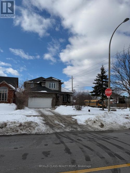 79 Gatestone Dr, Stoney Creek, ON, L8J3T7 | Card Image