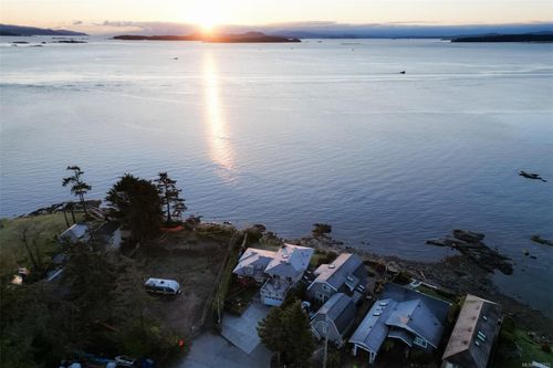 2543 Shoreacres Rd, Sidney, BC, V8L2E3 | Card Image