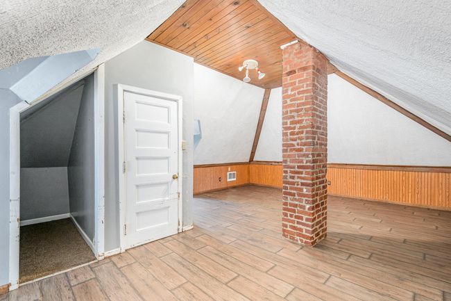 Bedroom 2 on upper level | Image 9