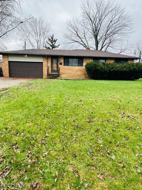5692 Meadow Ln, Bedford Heights, OH, 44146-2402 | Card Image