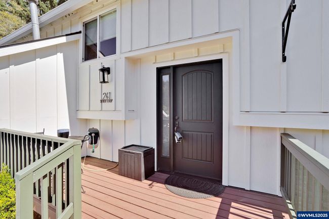 241 Silver Loop, House other with 4 bedrooms, 3 bathrooms and null parking in Silverton OR | Image 4