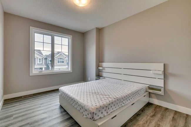 350 Yorkville Road Sw, Home with 4 bedrooms, 2 bathrooms and 4 parking in Calgary AB | Image 43