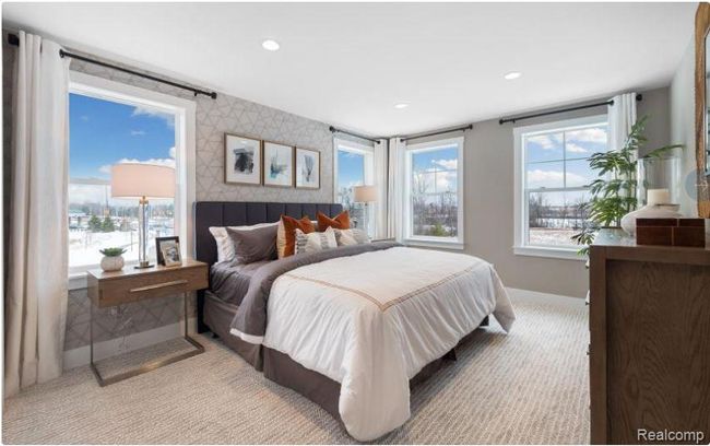 Additional bedroom with full bath | Image 13