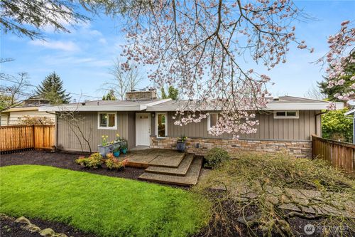 231 105th Ave Se, Bellevue, WA, 98004-6268 | Card Image