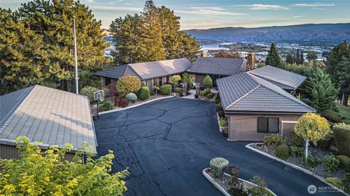 218 Sunnyslope Heights Rd, Wenatchee, WA, 98801-9663 | Card Image