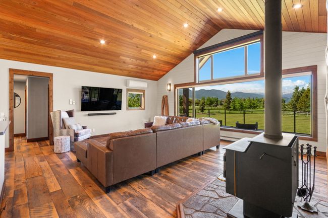 100 N Low Bench Rd, House other with 3 bedrooms, 2 bathrooms and null parking in Gallatin Gateway MT | Image 5