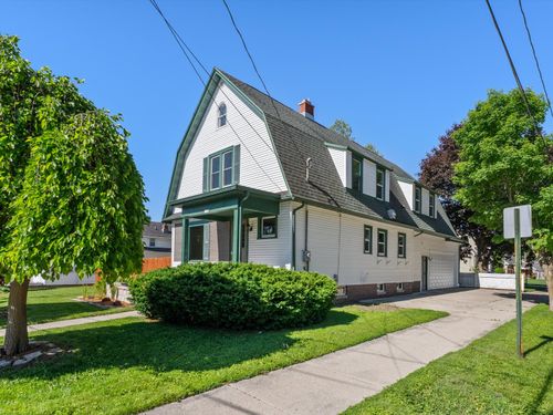 1128 N 11th St, Manitowoc, WI, 54220-2805 | Card Image