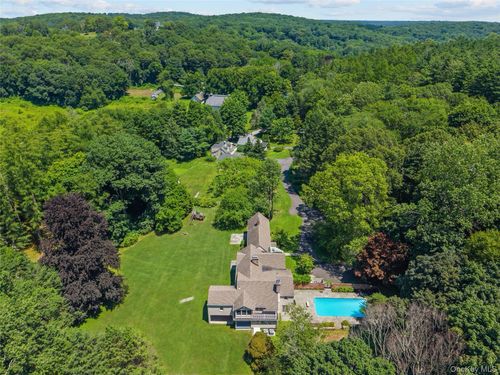 9 Oregon Rd, Mount Kisco, NY, 10549-4707 | Card Image