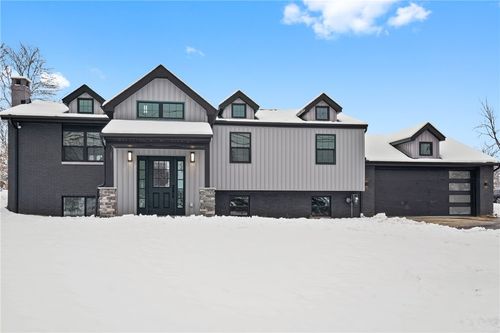 8615 Peters Rd, Cranberry Twp, PA, 16066-3808 | Card Image